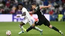 Menit ke-63, Madrid mendapatkan penalti usai Vinicius dijegal di kotak terlarang. (AP/Jose Breton)