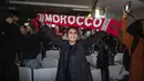 Warga Maroko merayakan kemenangan negaranya atas Portugal pada babak 8 besar Piala Dunia 2022, di ibu kota Rabat, Sabtu (10/12/2022). Maroko mengubur mimpi Cristiano Ronaldo lewat gol semata wayang yang diciptakan Youssef En-Nesyri di babak pertama. (AP Photo/Mosa'ab Elshamy)