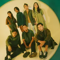 HIVI!, Gerald Situmorang, Ify Alyssa, dan Sri Hanuraga berkolaborasi menciptakan album "Bermain Rintik di Musim Hujan". (Foto: Istimewa)