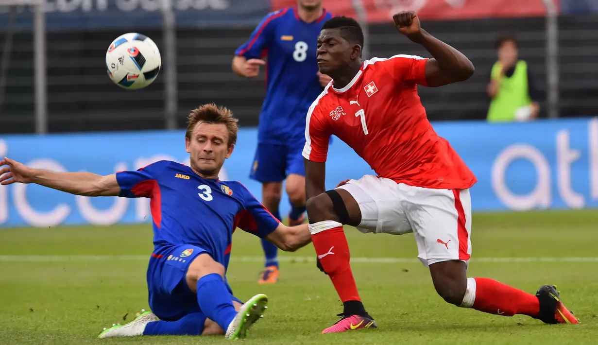 Breel Embolo, pemain berusia 19 tahun ini tampil bagus bersama FC Basel dan sudah 10 kali memperkuat Timnas Swiss. Piala Eropa 2016 akan menjadi turnamen besar pertamanya. (AFP/Giuseppe Cacace)