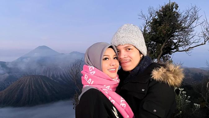 Atta Halilintar dan Aurel Hermansyah Tetap Rajin Konsultasi ke Dokter, Pantau Bekas Keguguran - Vimarsana News