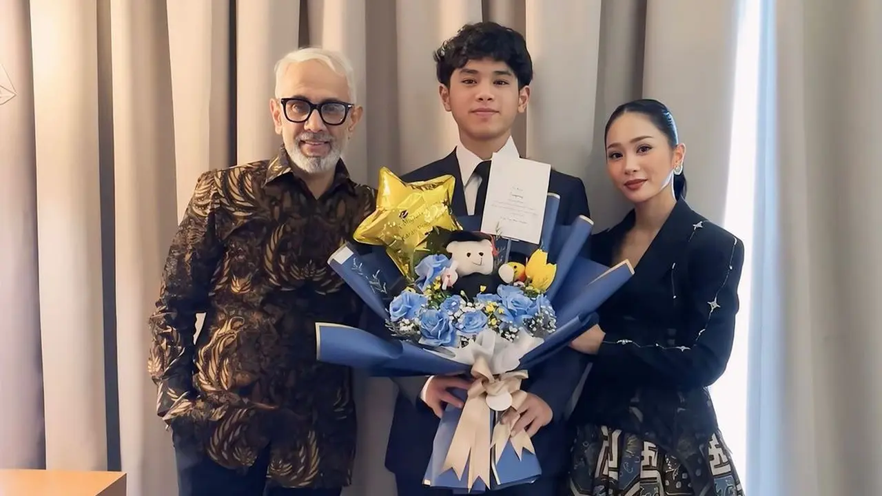 Potret wisuda Karan anak Bunga Zainal (Sumber: Instagram/@bungazainal05)