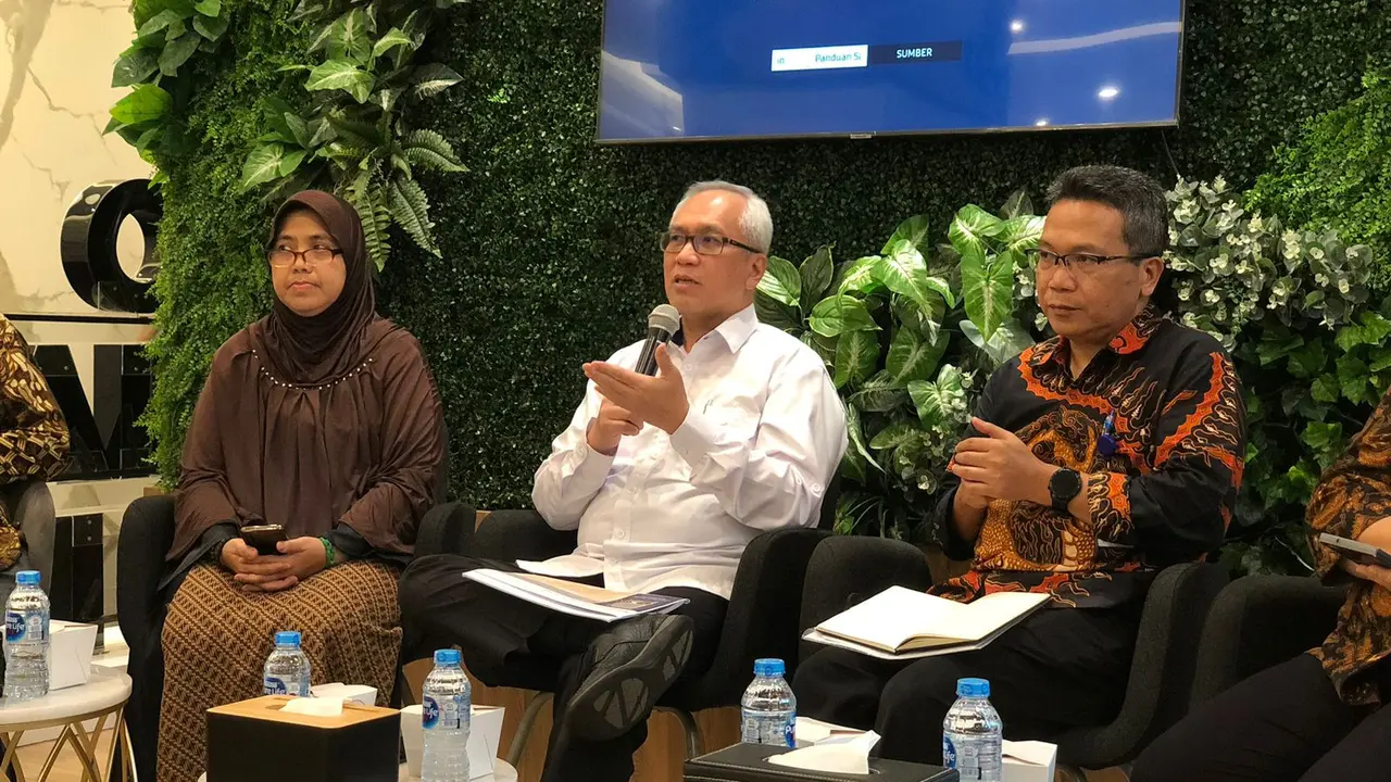 Deputi Pengembangan Wilayah dan Tata Ruang Kemenko Ekon Wahyu Utomo dalam konferensi pers pengembangan PSN, di Kantor Kemenko Perekonomian, Jakarta, Rabu (7/2/204). (Tira/Liputan6.com)