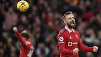 Manchester United Berburu Penerus Luke Shaw di Barcelona