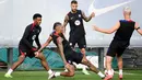 Sementara, Barcelona bertengger di puncak klasemen dengan menang sembilan kali, kalah sekali, mencetak 33 gol dan kebobolan sepuluh. (AFP/Josep Lago)