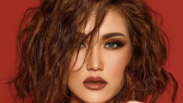 Inspirasi Warna Lipstik Digunakan untuk Bold Makeup