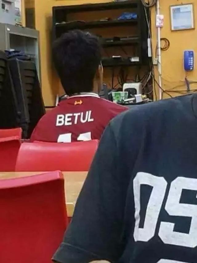 10 Nama Punggung Nyeleneh di Baju Jersey Ini Bikin Geleng Kepala