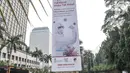Deretan papan reklame sosialisasi vaksin Covid-19 yang terpasang di tiang pancang proyek monorel, Senayan, Jakarta, Selasa (17/11/2020). Seperti diketahui, Presiden Joko Widodo mengatakan vaksin Covid-19 akan tiba di Indonesia pada akhir November 2020. (merdeka.com/Iqbal S Nugroho)