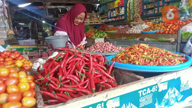 Harga cabai rawit di Pasar Induk Banyuwangi naik 3 kali lipat. (Hermawan Arifianto/Liputan6.com)