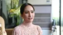 Seperti diketahui, Artika memiki darah keturunan dari Solo Jawa Tengah. Selain bahasa Jawa, juga bahasa Sumatra. Bahkan, anak yang paling besar juga sudah belajar dari bahasa ayahnya yang memiliki darah Jambi dan Hongkong. (Nurwahyunan/Bintang.com)