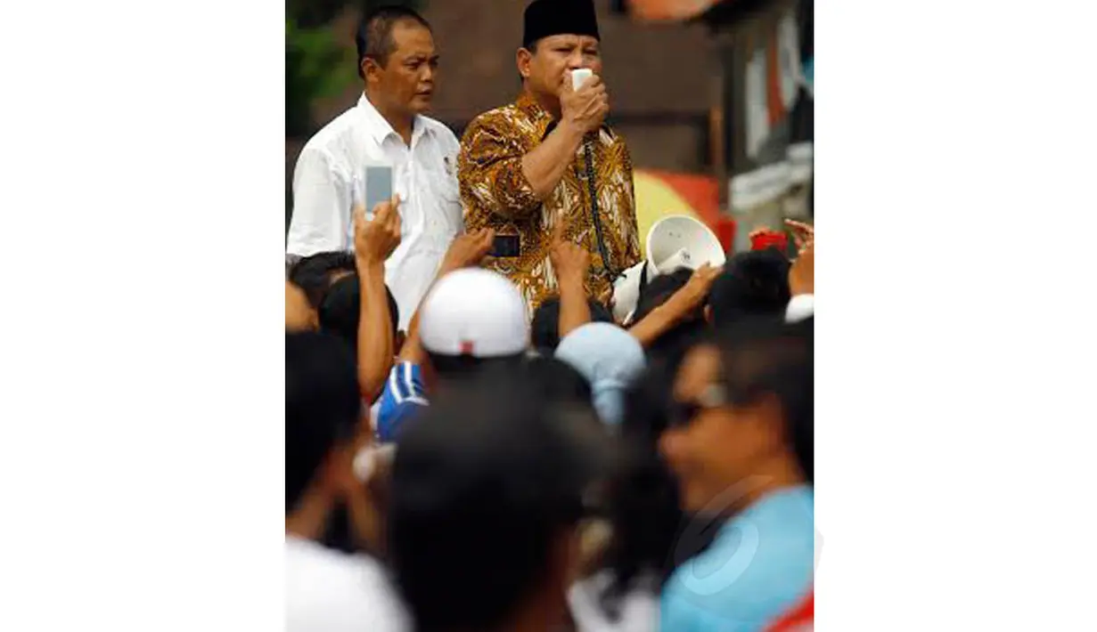 Prabowo melakukan orasi di depan ratusan warga (Liputan6.com/ Johan Tallo)