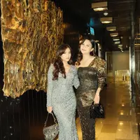 Duo bestie Fuji dan Azizah Salsha tampaknya makin lengket. Di momen terbaru, Fuji dan Azizah Salsha sama-sama menghadiri acara Shopee. Penampilan keduanya di acara ini sontak mengundang perhatian. [Foto: Instagram/fuji_an]