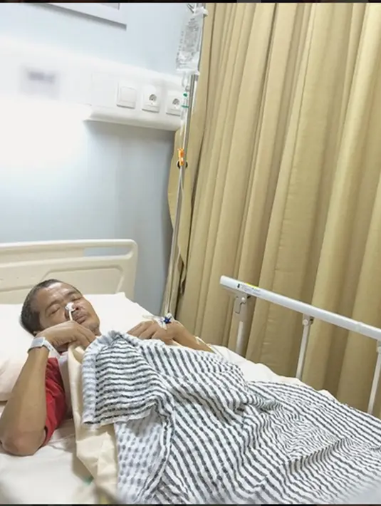 Kabar meninggalnya ayah pelantun Goyang Dumang itu tersebar secara viral di broadcast message BBM dan Whatsapp. (Via Instagram/@Cita_citata)