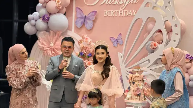 Merayakan ulang tahun putri sambung Irish Bella serba pink. [@haldy_sabri]