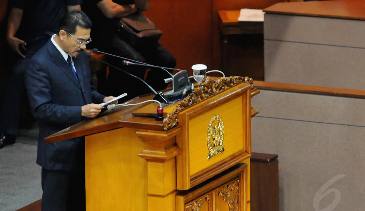 Mendagri Gamawan Fauzi menyampaikan langsung pandangan politik dari Presiden SBY dalam rapat Paripurna Pengesahan RUU Pilkada, Jakarta, (26/9/14). (Liputan6.com/Andrian M Tunay)