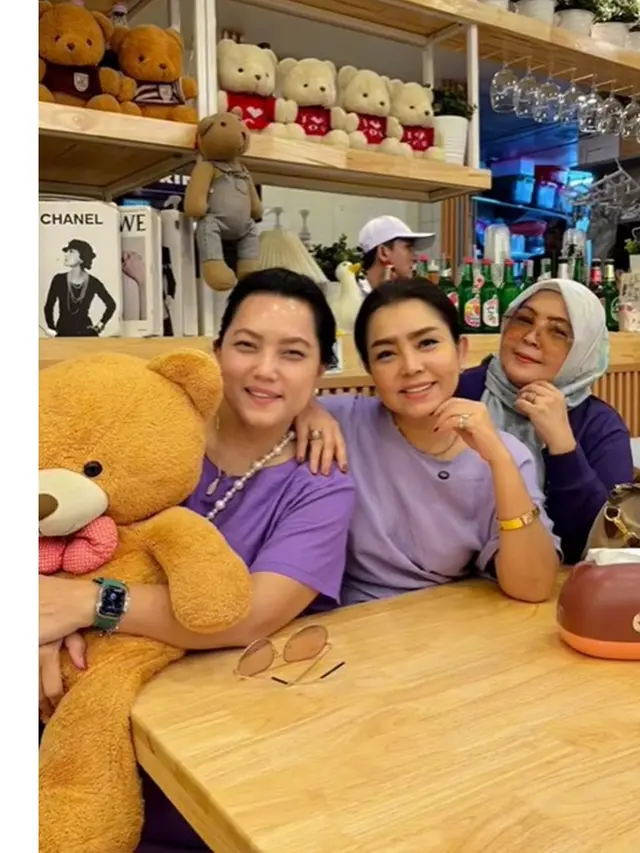 6 Potret Mayangsari Bareng Dua Saudara Perempuannya, Tampil Kompak Awet Muda