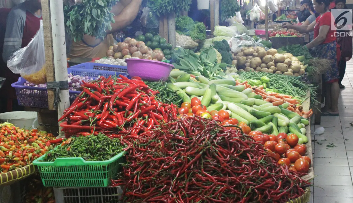 Harga cabai rawit pun ikut turun yang sebelumnya harganya mencapai Rp 120.000 per kg. Sekarang dijual Rp 80.000 per kg.