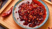 ilustrasi chili oil minyak cabai/copyright By HelloRF Zcool from Shutterstock