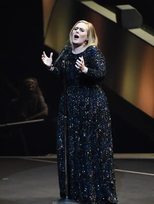 “Alasan di balik hubungan mereka adalah karena mereka berada di lingkup yang sama. Prioritas utama mereka adalah anak laki-lakinya, dan Adele senang menjadi ibu. Angelo adalah anak laki-laki yang bahagia,” ucap sumber pada PEOPLE.com. (AFP/Bintang.com)