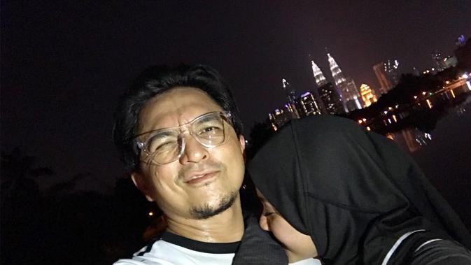Laudya Cynthia Bella dan Engku Emran usai berlari di malam hari [foto: instagram]