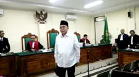 Gubernur Bengkulu non aktif Ridwan Mukti didakwa pasal berlapis dalam sidang perdana di PN Tipikor Bengkulu (Liputan6.com/Yuliardi Hardjo)