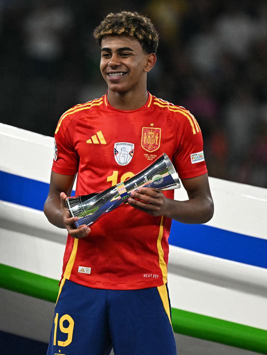 Lamine Yamal juga sukses mencatat empat assist. (JAVIER SORIANO/AFP)