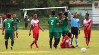 Suasana kompetisi internal Persebaya antara Al Rayyan vs Indonesia Muda. (Bola.com/Aditya Wany)
