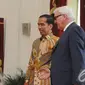Pertemuan Presiden Jokowi dan Menlu Jerman Frank Walter Steinmeier membahas penguatan kerja sama bilateral Indonesia-Jerman bidang ekonomi, diplomatik, dan kesehatan di Istana Merdeka, Jakarta, Senin (3/11/2014). (Liputan6.com/Herman Zakharia)