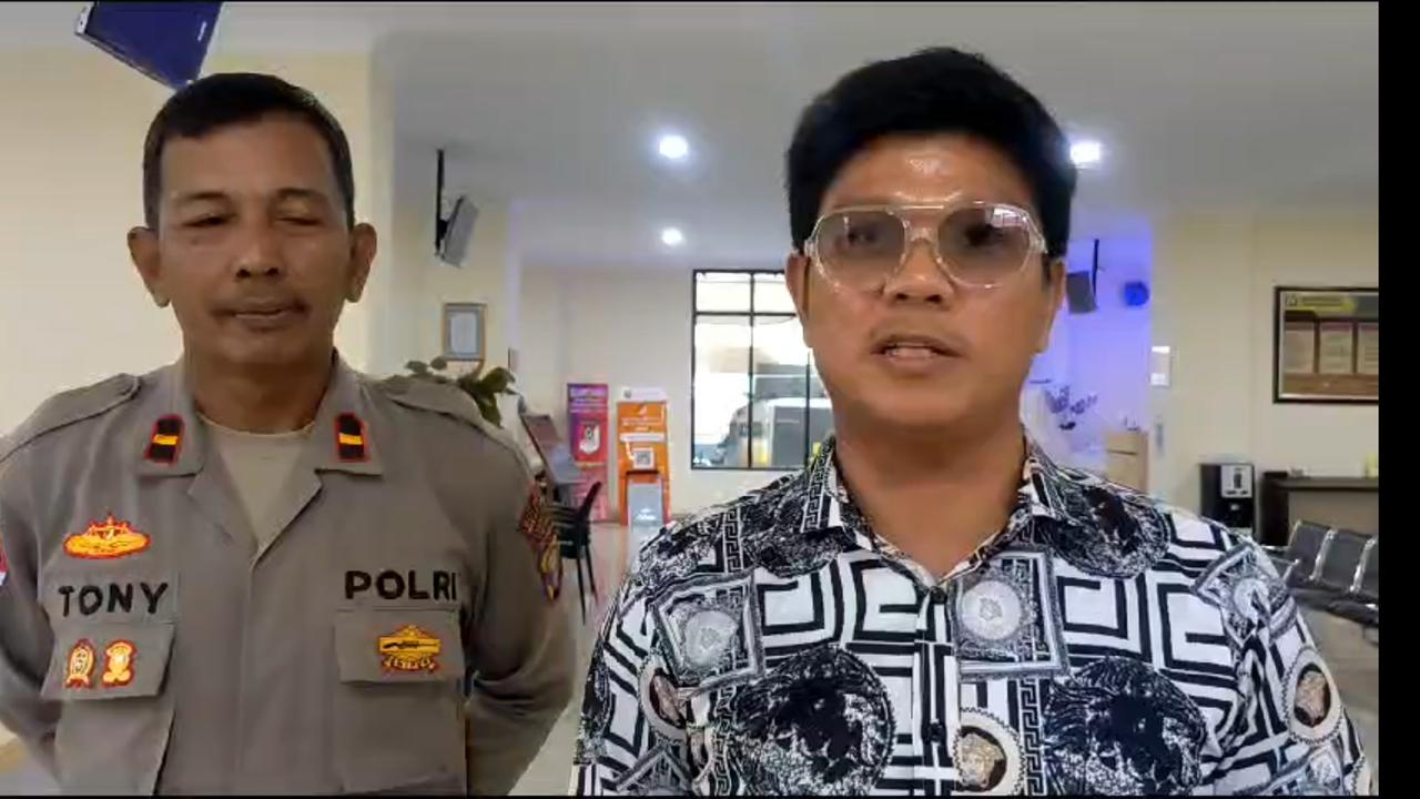 Andika Kangen Band saat membuat laporan ke Mapolresta Bandar Lampung. Foto (Liputan6.com/Ardi)