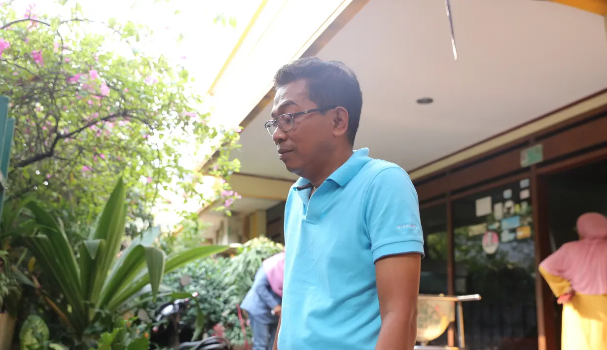 Terlihat beberapa teman sesama pelawak dari grup Srimulat di rumah duka diantaranya, Tarzan, Kadir dan Memet sarta Jarwo Kwat. Beberapa diantaranya pernah menjenguk almarhum saat menjalani perawatan di rumah sakit. (Adrian Putra/Bintang.com)