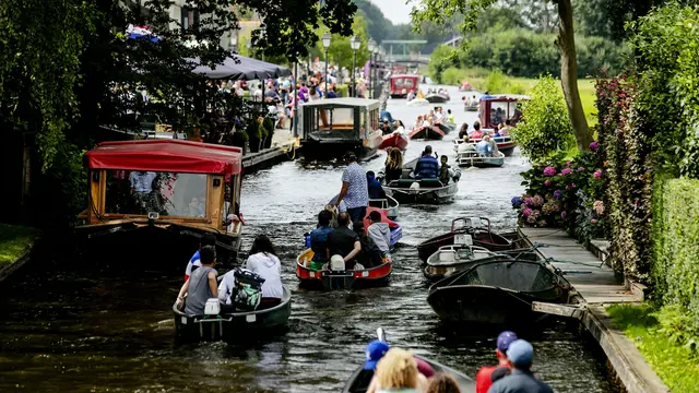 Desa Giethoorn