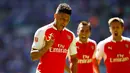 Pemain Arsenal, Alex Oxlade-Chamberlain, merayakan gol yang dicetaknya ke gawang Chelsea dalam Community Shield 2015 di Stadion Wembley, Inggris. Minggu (2/8/2015) malam WIB. (Reuters/Darren Staples)