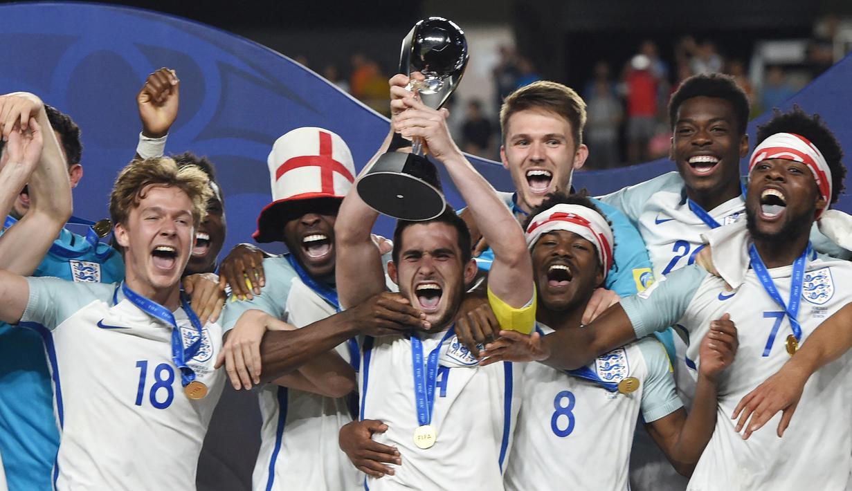 Sejak digulirkan pada 1977, ajang dua tahunan Piala Dunia U-20 yang sempat dilabeli dengan sebutan Piala Dunia Remaja dan Piala Dunia Yunior tercatat telah menghasilkan 11 negara dari tiga konfederasi sebagai juara hingga edisi terakhir pada 2019 yang menjadi edisi ke-22. Kesebelas negara tersebut adalah Brasil dan Argentina sebagai wakil Amerika Latin (CONMEBOL), Ghana mewakili Afrika (CAF) dan sisanya 8 negara berasal dari Eropa (UEFA). Berikut daftar 8 negara Eropa yang sukses menjuarai ajang Piala Dunia U-20. (AFP/Jung Yeon-je)