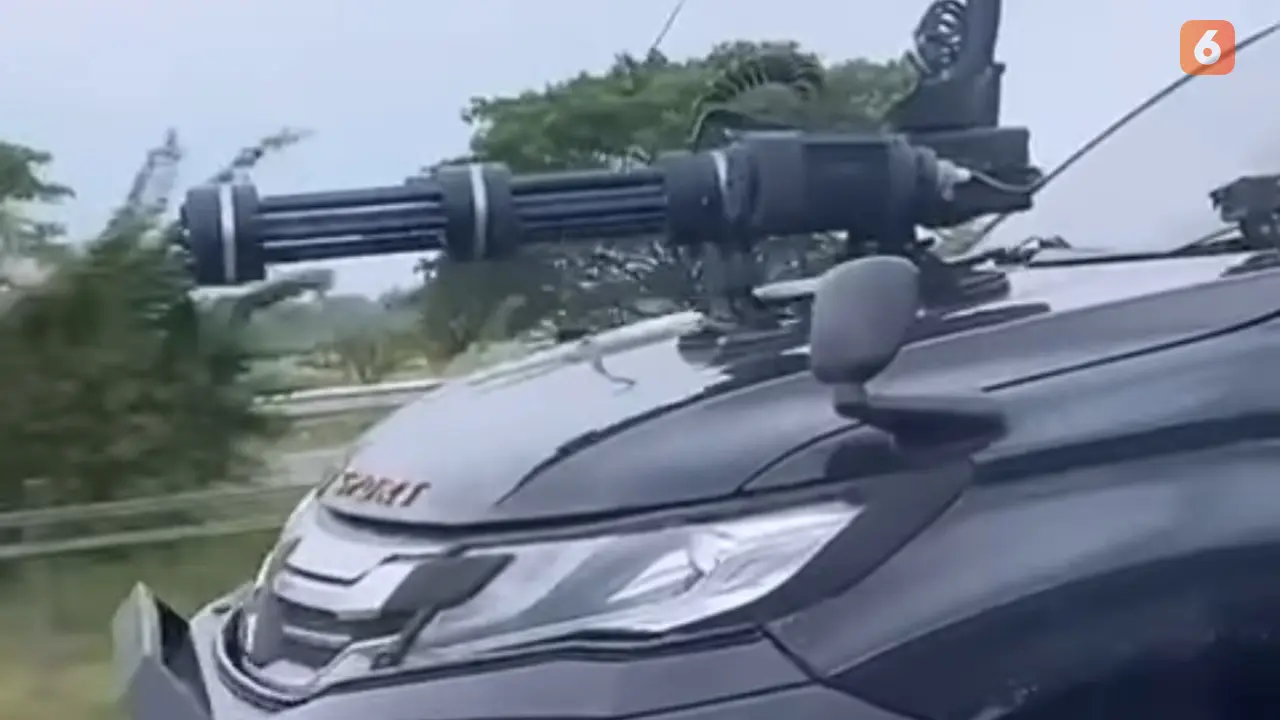 Pajero Hitam dengan Benda Mirip Senjata Mesin. (Potongan layar). (Jumat, 17/05/2024).