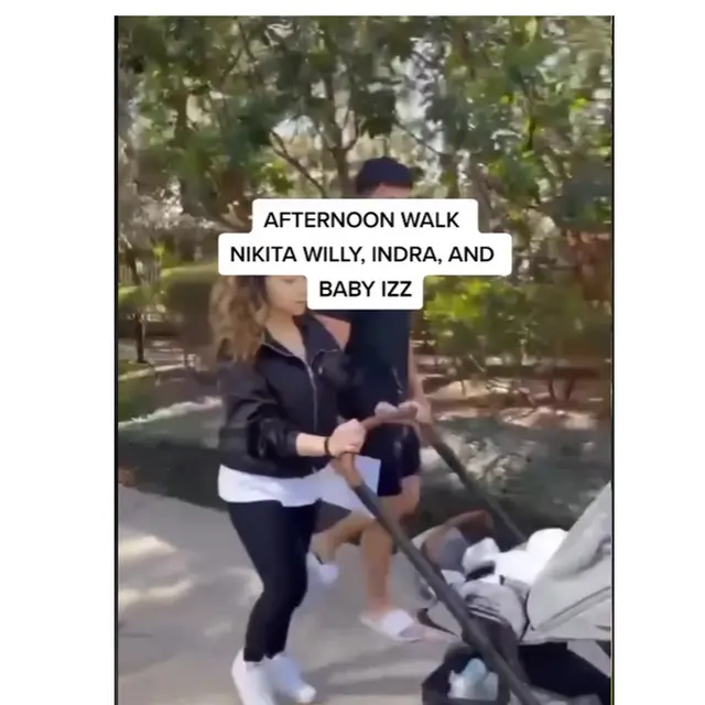 6 Momen Nikita Willy Ajak Baby Izz Jalan-Jalan Sore, Gaya Rambutnya Bak ABG