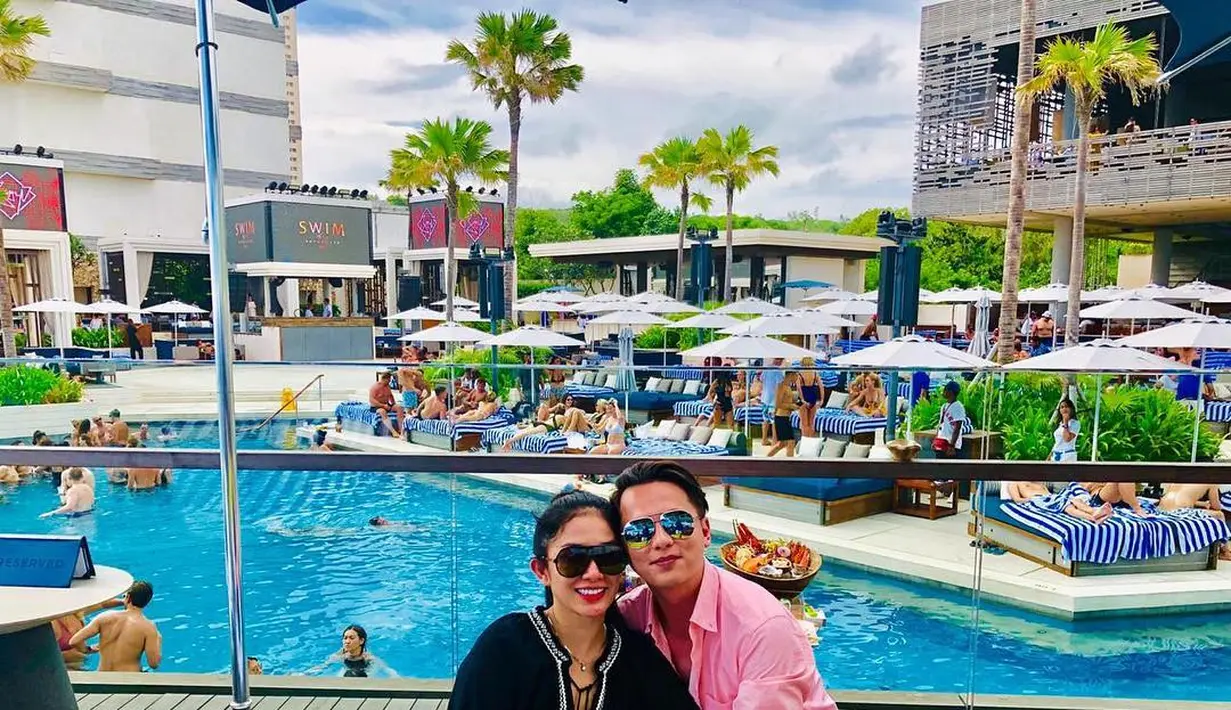 Wanita yang memulai kariernya dari Abang None Jakarta ini dikaruniai dua buah putri dari hasil pernikahannya dengan Andhika, yakni Shakeela Eleanor Ameera dan  Sheva Elmira Lorrenia. (Liputan6.com/IG/andhiiikapratama)