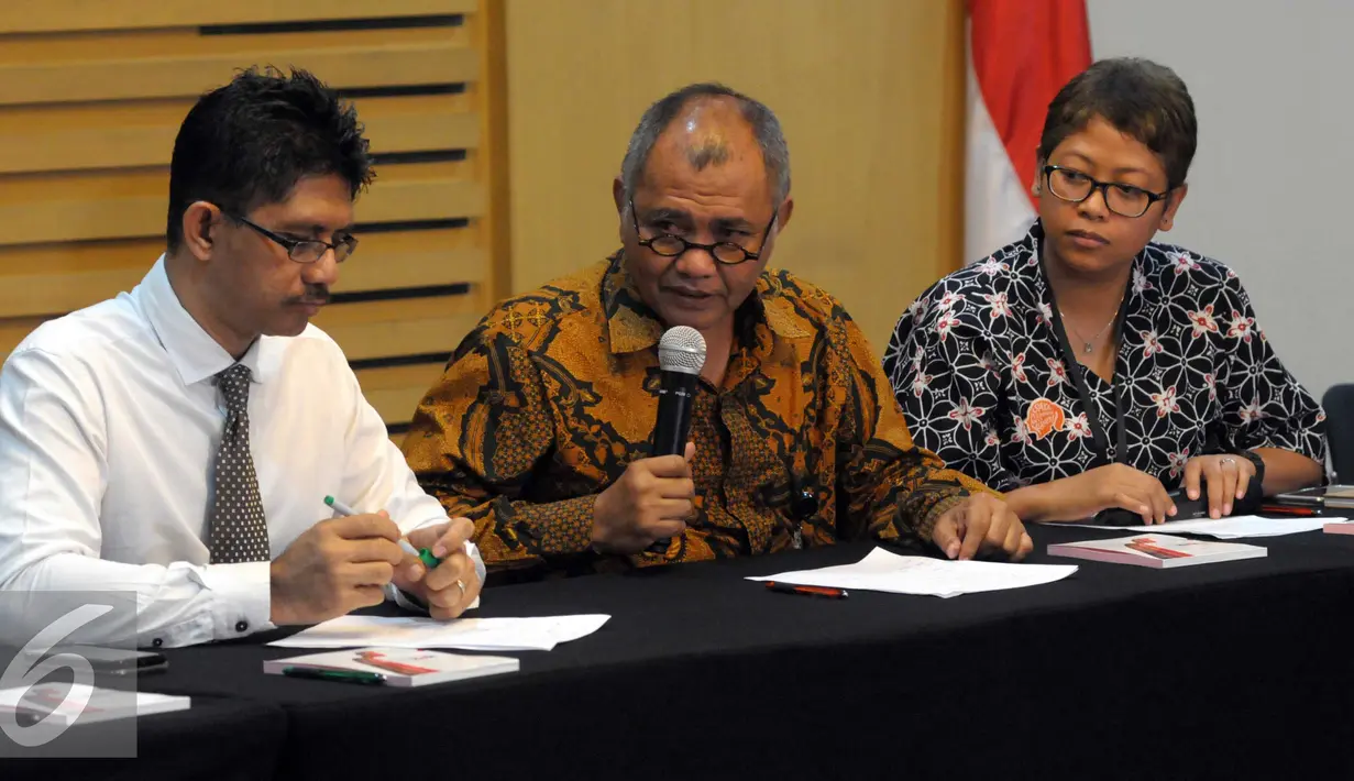 Ketua KPK Agus Rahardjo dalam jumpa pers di KPK, Jakarta, Selasa(12/4).  OTT yang dilakukan terkait kasus dugaan suap rencana penuntutan dalam kasus penggelapan dana BPJS di Tipikor. (Liputan6.com/Helmi Afandi)