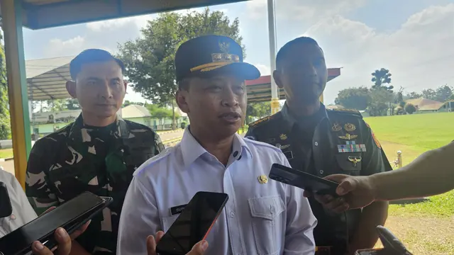 Wali Kota Depok, Supian Suri saat ditemui usai melakukan pengecekan barak untuk pendidikan karakter di Markas Divisi 1 Kostrad, Depok.