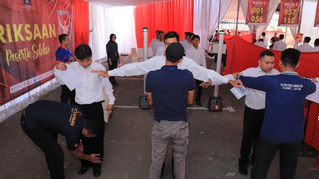 Momen Peserta Tes CPNS Bawa Jimat Ini Bikin Netizen Geleng Kepala