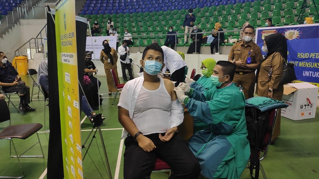 Pemberian Vaksin Covid-19 Riau untuk pengendalian penyebaran virus corona.