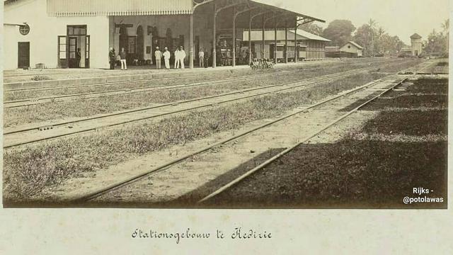 Suasana jalanan Kediri tempo dulu (Instagram/@potolawas)