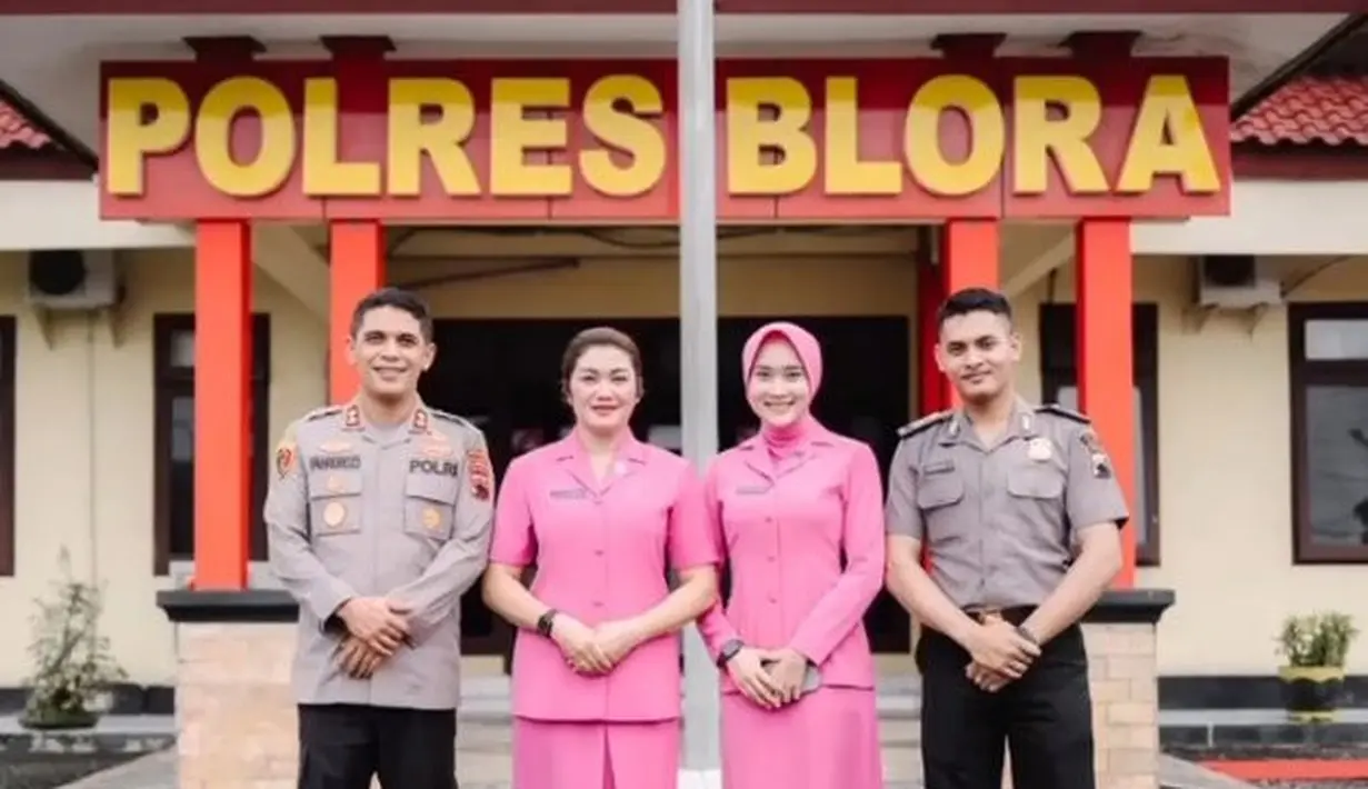 6 Potret Yeni Inka Dampingi Suami di Upacara Kenaikan Pangkat, Pakai Seragam Bhayangkari (sumber: Instagram/khrisnashakti)