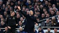 Pelatih kepala Tottenham, Igor Tudor, memberi isyarat selama pertandingan Liga Inggris antara Tottenham Hotspur dan Arsenal di London, Minggu, 22 Februari 2026. (AP Photo/Ian Walton)
