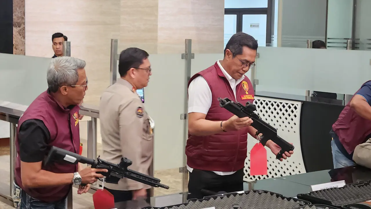 Bareskrim Polri telah resmi melimpahkan tersangka kasus kepemilikan senjata api (senpi) ilegal Mahendra Dito Sampurna alias Dito Mahendra