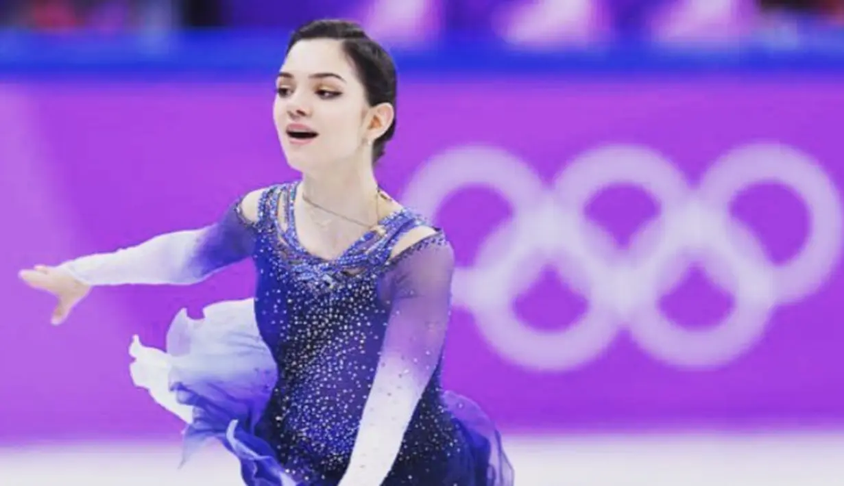 Aksinya di ring es selalu berhasil membuat penonton terpesona dengan penampilannya. (Instagram/jmedvedevaj),