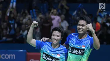 Ganda campuran Indonesia, Tontowi Ahmad/Liliyana Natsir usai melawan Chan Peng Soon/Goh Liu Ying (Malaysia) pada Final Indonesia Open 2018 di Istora GBK, Jakarta, Minggu (8/7). Tontowi/Liliyana unggul 21-17, 21-8. (Liputan6.com/Helmi Fithriansyah)