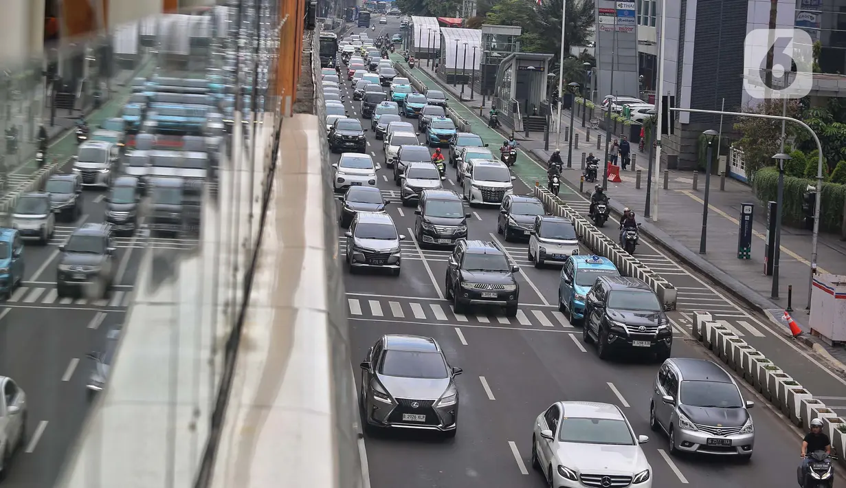 Pembatasan kendaraan bermotor perseorangan dilakukan melalui usia dan jumlah kepemilikan kendaraan. (Liputan6.com/Angga Yuniar)
