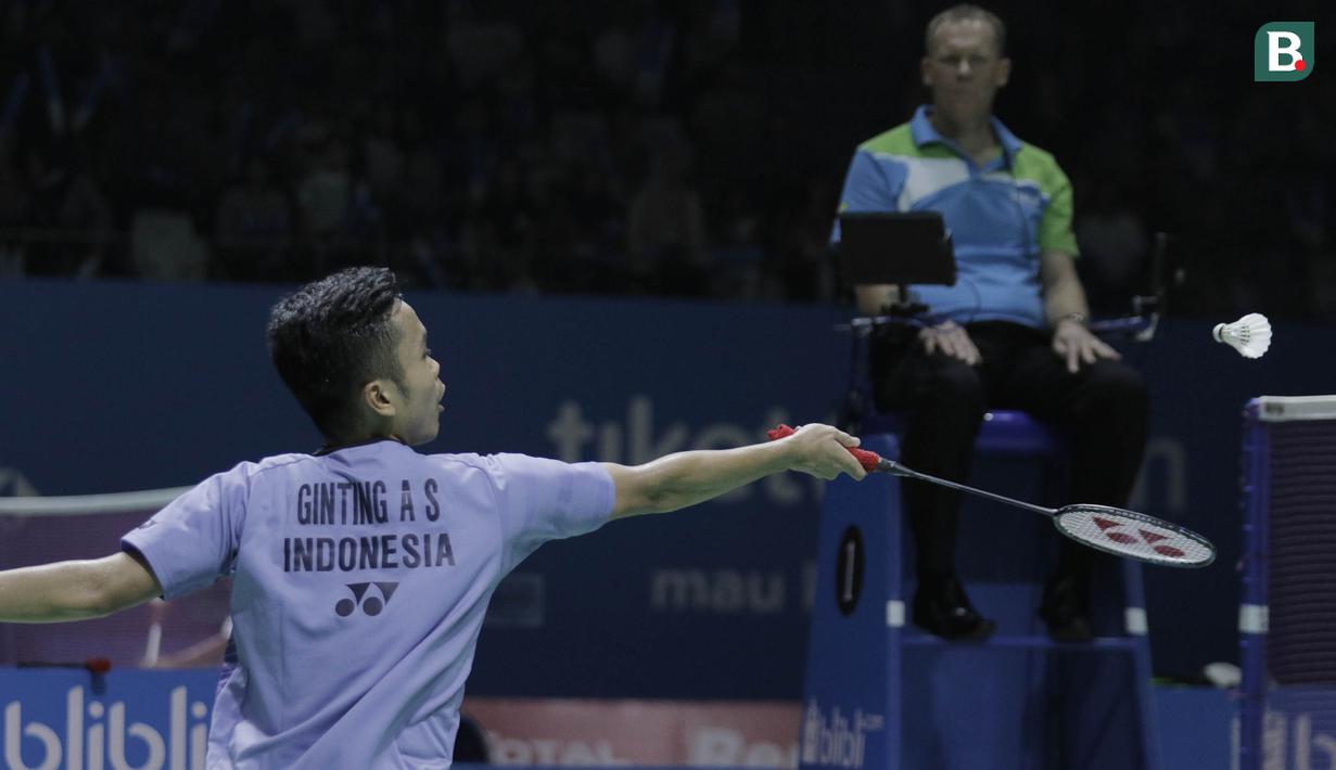 Tunggal putra Indonesia, Anthony Sinisuka Ginting, saat melawan wakil Belanda, Mark Caljouw, pada Indonesia Open di Istora Senayan, Rabu, (4/7/2018). Anthony Ginting menang 21-9, 21-17. (Bola.com/M Iqbal Ichsan)