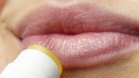 Kandungan shea butter membuatnya bisa jadi lipbalm alami yang ampuh atasi bibir kering. (Foto: pixabay.com)