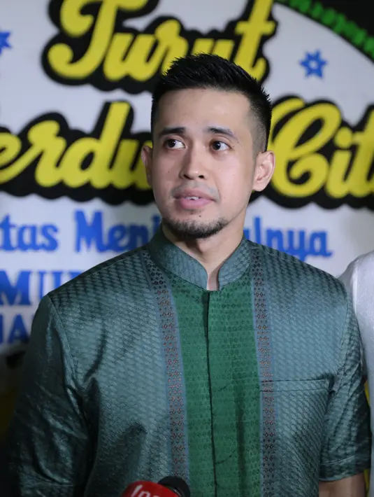 Menurut Jelita Ramlan, jika ayahnya didiagnosa memiliki penyakit kanker dan liver. Sebelum sang ayah meninggal dunia, pada Minggu malam kondisinya menurun drastis sehingga keluarga memanggil dokter ke rumah. (Adrian Putra/Bintang.com)